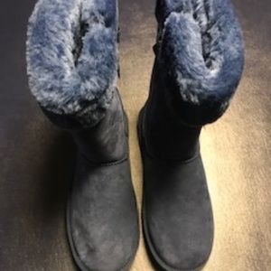 LAMO Women’s Suede Tall Boots Navy Color-Brand New in box Never Worn